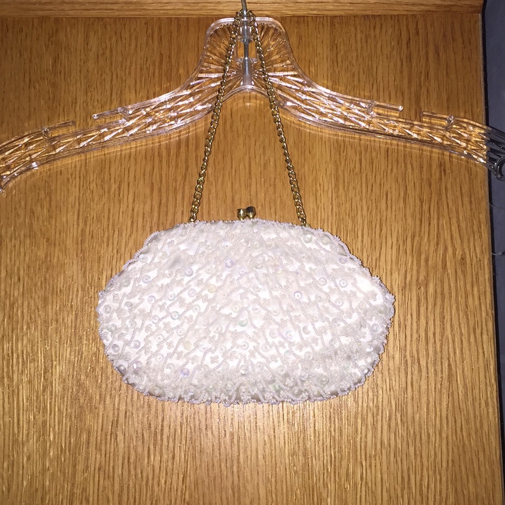 Vintage small cream purse with beads / sequins